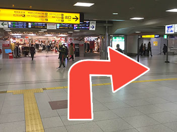 京阪枚方市駅中央出口を出て出口①へ進みます