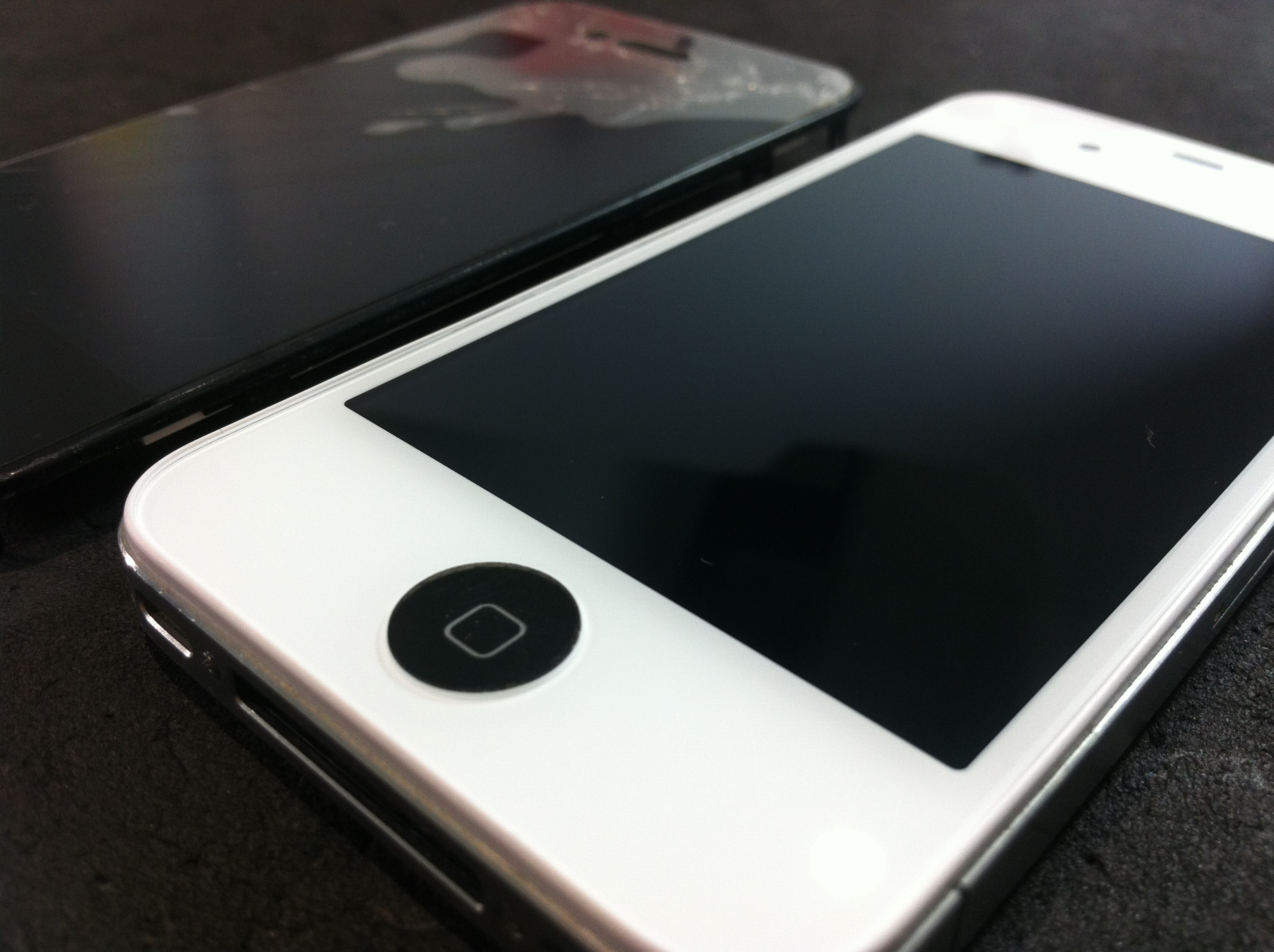 iPhone4ガラス割れ修理BlackandWhite